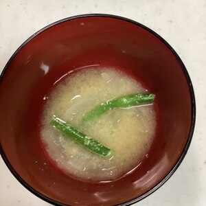 インゲンと玉ねぎの味噌汁